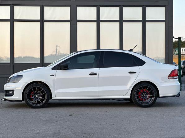Volkswagen Polo V Рестайлинг с пробегом 2018 года, цена 930 000 рублей, 247620 км, седан, Автокод Объявления