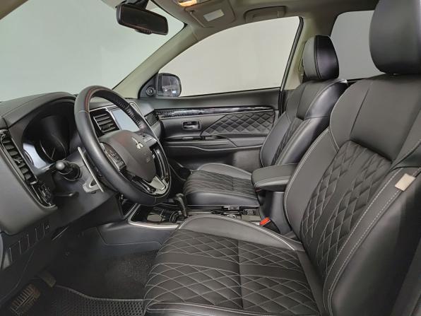 Mitsubishi Outlander III Рестайлинг 3 с пробегом 2022 года, цена 3 190 000 рублей, 37832 км, внедорожник, Автокод Объявления