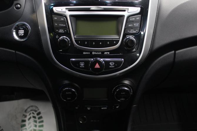 Hyundai Solaris I с пробегом 2012 года, цена 900 000 рублей, 161418 км, хэтчбек, Автокод Объявления