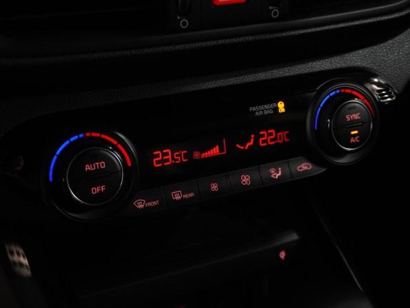 Kia Cerato IV Рестайлинг с пробегом 2022 года, цена 2 649 000 рублей, 20854 км, седан, Автокод Объявления