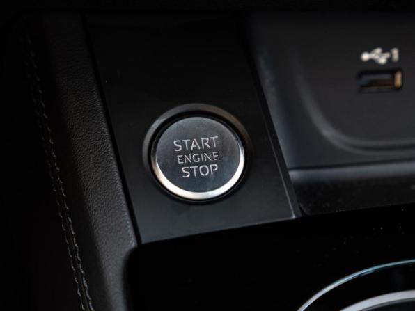 Audi A4 V (B9) Рестайлинг с пробегом 2021 года, цена 4 370 000 рублей, 96682 км, седан, Автокод Объявления