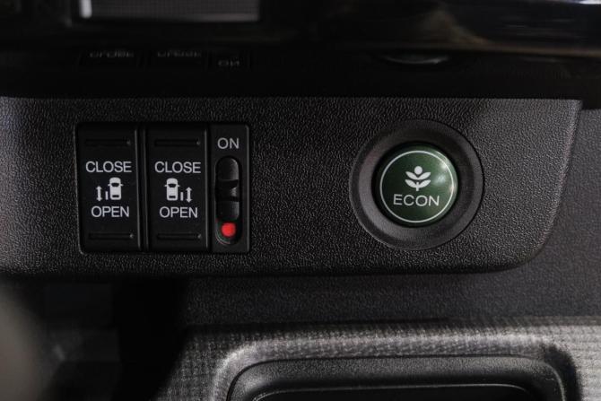 Honda Stepwgn V Рестайлинг с пробегом 2021 года, цена 2 629 000 рублей, 63400 км, минивэн, Автокод Объявления
