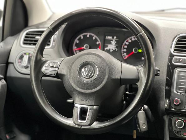 Volkswagen Polo V с пробегом 2014 года, цена 989 000 рублей, 121000 км, седан, Автокод Объявления