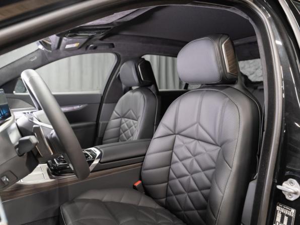 Новый BMW 7 серии VII (G70) 2025 года, цена 17 290 000 рублей, седан, Автокод Объявления