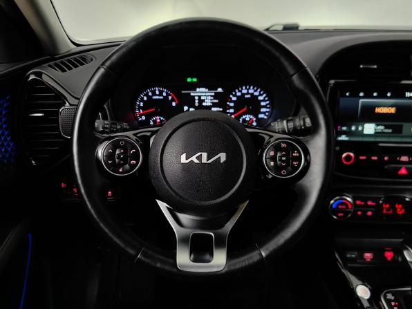Kia Soul III Рестайлинг с пробегом 2022 года, цена 2 399 000 рублей, 23209 км, хэтчбек, Автокод Объявления