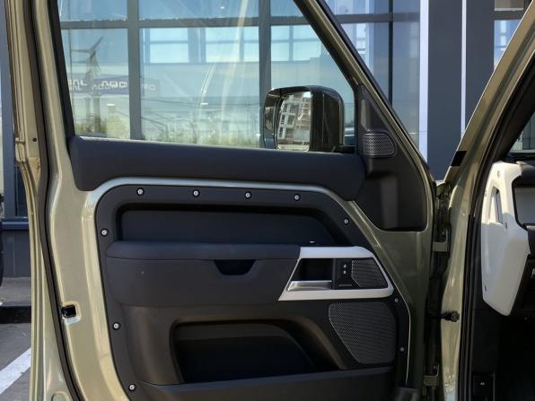 Land Rover Defender II с пробегом 2021 года, цена 5 799 000 рублей, 29427 км, внедорожник, Автокод Объявления