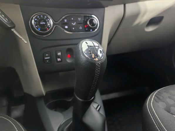 Renault Logan II с пробегом 2018 года, цена 900 000 рублей, 81000 км, седан, Автокод Объявления