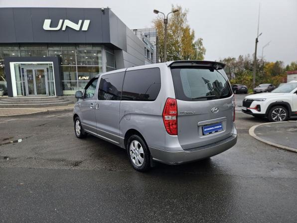 Hyundai Grand Starex I с пробегом 2015 года, цена 2 100 000 рублей, 357083 км, минивэн, Автокод Объявления