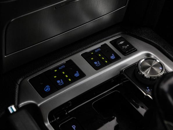 Toyota Land Cruiser 200 Series Рестайлинг 2 с пробегом 2017 года, цена 5 499 000 рублей, 214151 км, внедорожник, Автокод Объявления