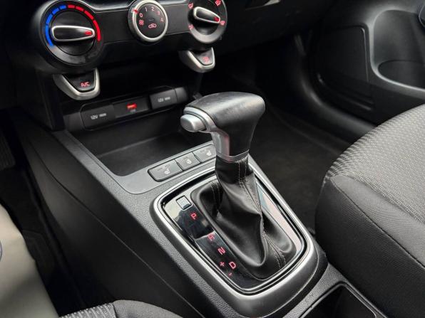 Kia Rio IV Рестайлинг с пробегом 2021 года, цена 1 365 000 рублей, 150000 км, хэтчбек, Автокод Объявления