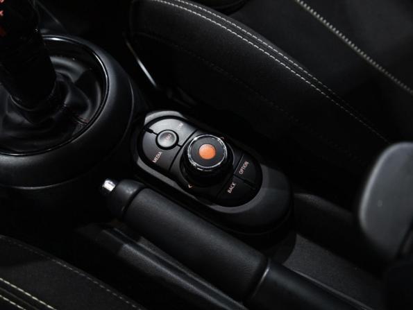 Mini Hatch III (F55/F56) Рестайлинг с пробегом 2019 года, цена 2 799 000 рублей, 54711 км, хэтчбек, Автокод Объявления