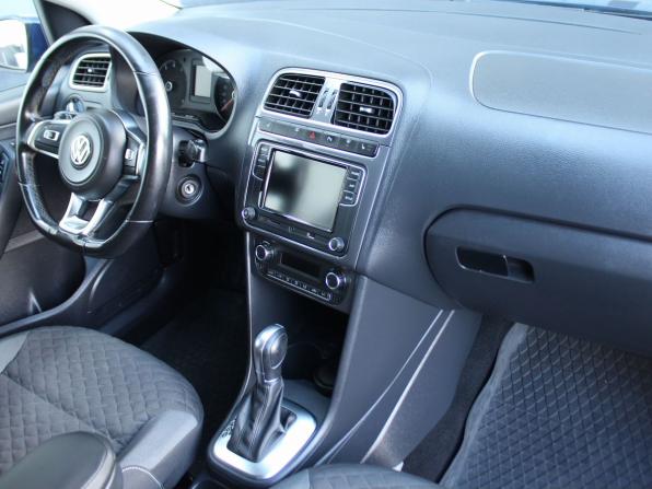 Volkswagen Polo V Рестайлинг с пробегом 2018 года, цена 1 359 000 рублей, 54332 км, седан, Автокод Объявления