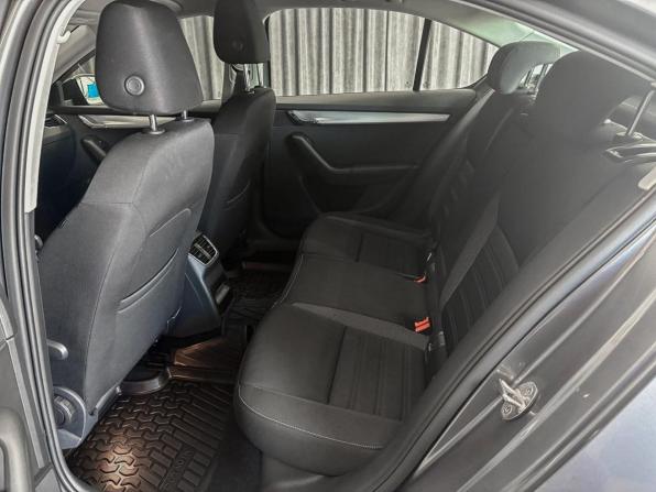 Skoda Octavia III (A7) Рестайлинг с пробегом 2018 года, цена 1 449 000 рублей, 210000 км, лифтбек, Автокод Объявления