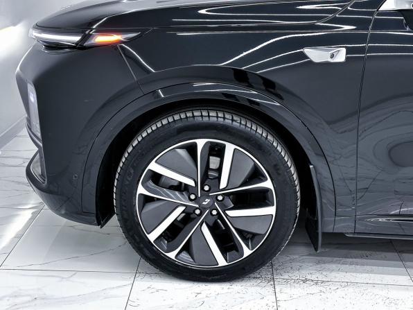 Li Auto (Lixiang) L9 I с пробегом 2024 года, цена 6 500 000 рублей, 45154 км, внедорожник, Автокод Объявления