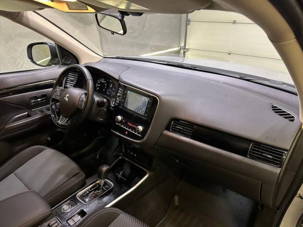Mitsubishi Outlander III Рестайлинг 3 с пробегом 2021 года, цена 2 570 000 рублей, 42723 км, внедорожник, Автокод Объявления