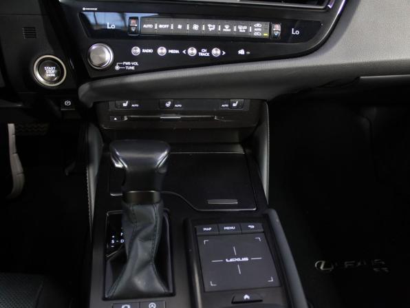Lexus ES VII Рестайлинг с пробегом 2022 года, цена 4 495 000 рублей, 65000 км, седан, Автокод Объявления