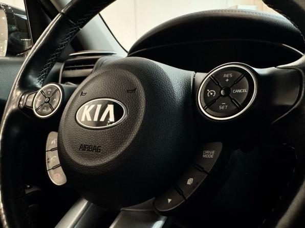 Kia Soul II Рестайлинг с пробегом 2017 года, цена 1 590 000 рублей, 93000 км, хэтчбек, Автокод Объявления