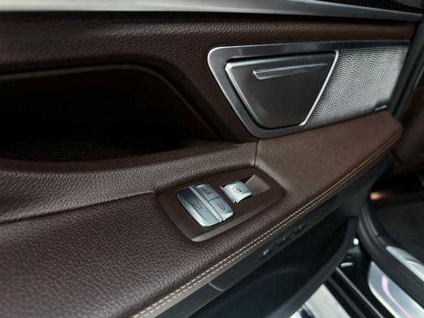 BMW 7 серии VI (G11/G12) Рестайлинг с пробегом 2020 года, цена 5 650 000 рублей, 119351 км, седан, Автокод Объявления