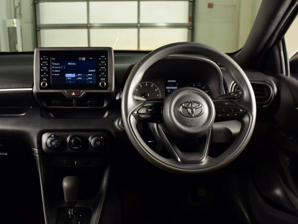 Toyota Yaris IV с пробегом 2021 года, цена 1 085 995 рублей, 95537 км, хэтчбек, Автокод Объявления