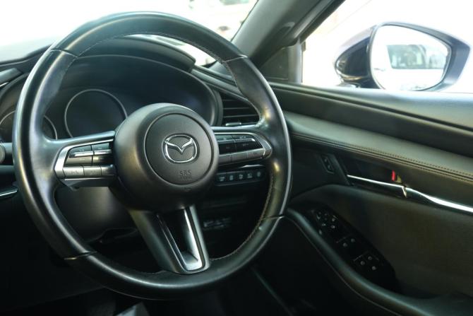 Mazda 3 IV (BP) с пробегом 2019 года, цена 1 699 000 рублей, 39000 км, хэтчбек, Автокод Объявления
