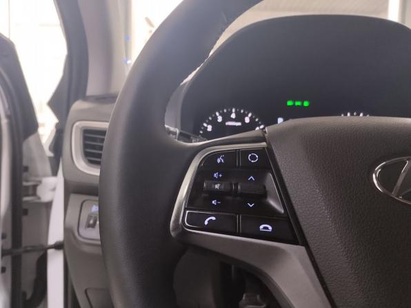Hyundai Solaris II с пробегом 2017 года, цена 1 350 000 рублей, 203735 км, седан, Автокод Объявления