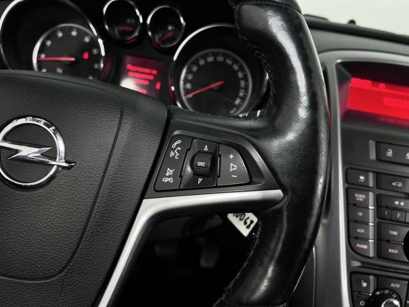 Opel Astra J Рестайлинг с пробегом 2014 года, цена 900 000 рублей, 167700 км, хэтчбек, Автокод Объявления