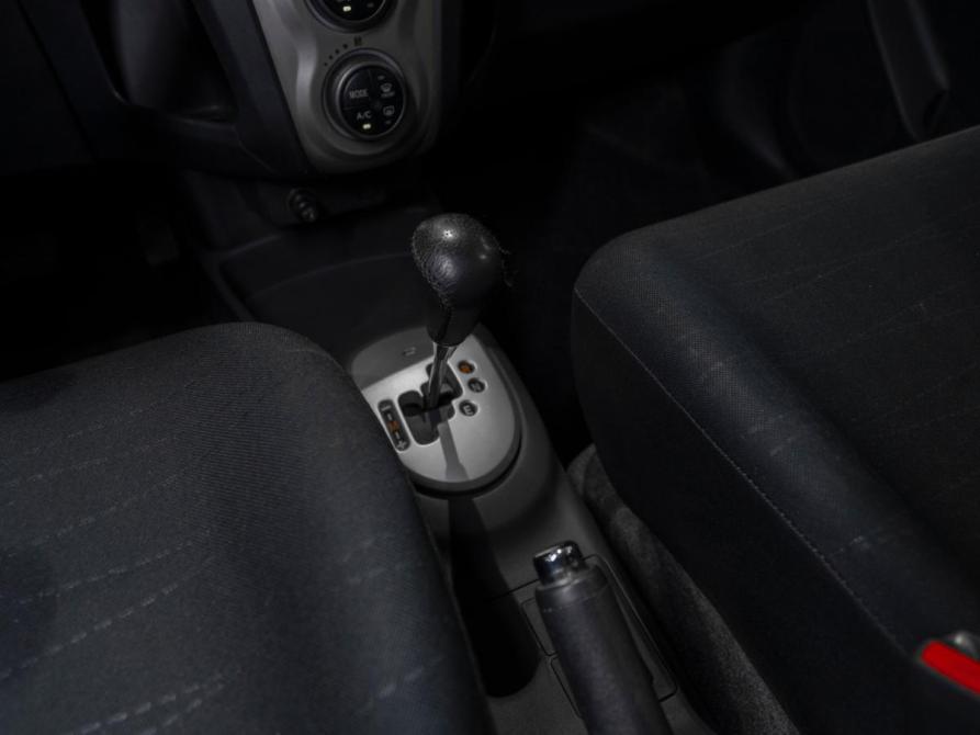 Toyota Yaris II Москва  - изображение 13