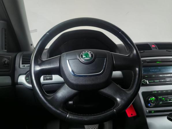 Skoda Octavia II (A5) Рестайлинг с пробегом 2010 года, цена 655 000 рублей, 192978 км, лифтбек, Автокод Объявления