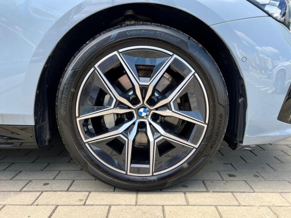 BMW 5 серии VIII (G60/G61/G68) с пробегом 2024 года, цена 7 390 000 рублей, 2200 км, седан, Автокод Объявления