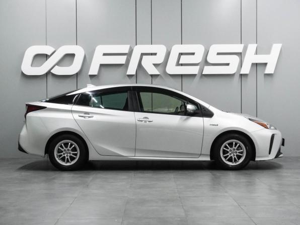 Toyota Prius IV (XW50) с пробегом 2019 года, цена 1 699 000 рублей, 111685 км, лифтбек, Автокод Объявления