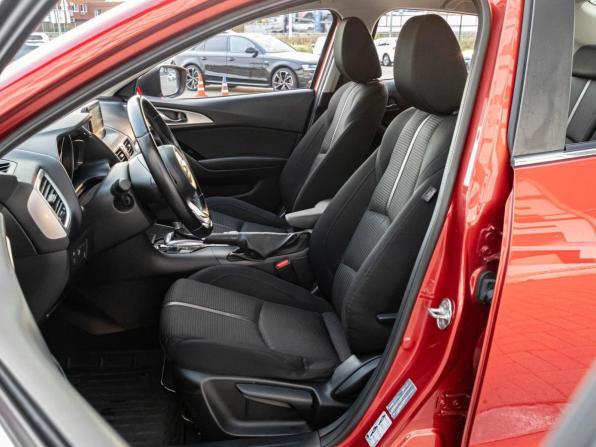 Mazda 3 III (BM) Рестайлинг с пробегом 2018 года, цена 1 670 000 рублей, 41433 км, седан, Автокод Объявления