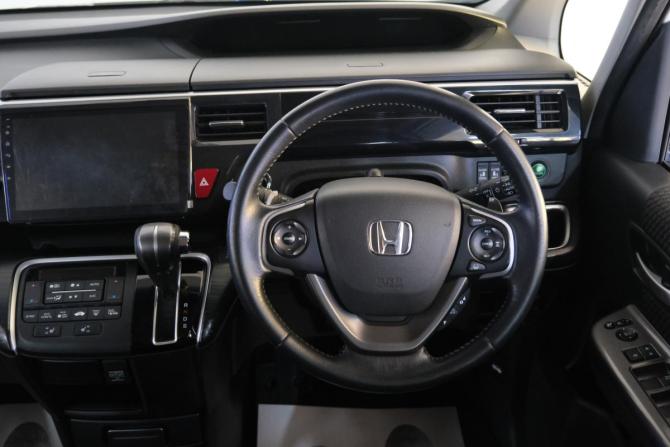 Honda Stepwgn V с пробегом 2015 года, цена 2 249 000 рублей, 144000 км, минивэн, Автокод Объявления