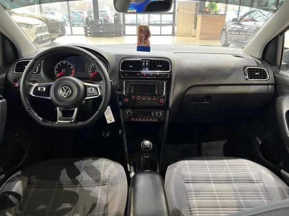 Volkswagen Polo V Рестайлинг с пробегом 2016 года, цена 1 040 000 рублей, 159500 км, седан, Автокод Объявления