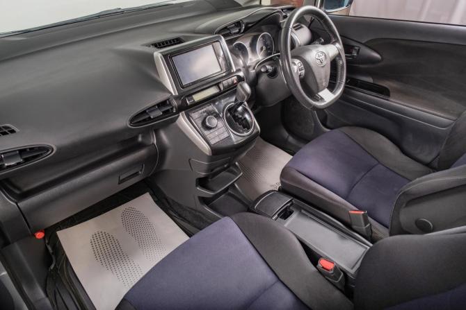 Toyota Wish II Рестайлинг с пробегом 2012 года, цена 1 449 000 рублей, 144600 км, минивэн, Автокод Объявления