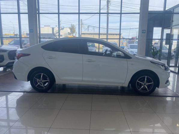 Hyundai Solaris II с пробегом 2019 года, цена 1 365 000 рублей, 90974 км, седан, Автокод Объявления
