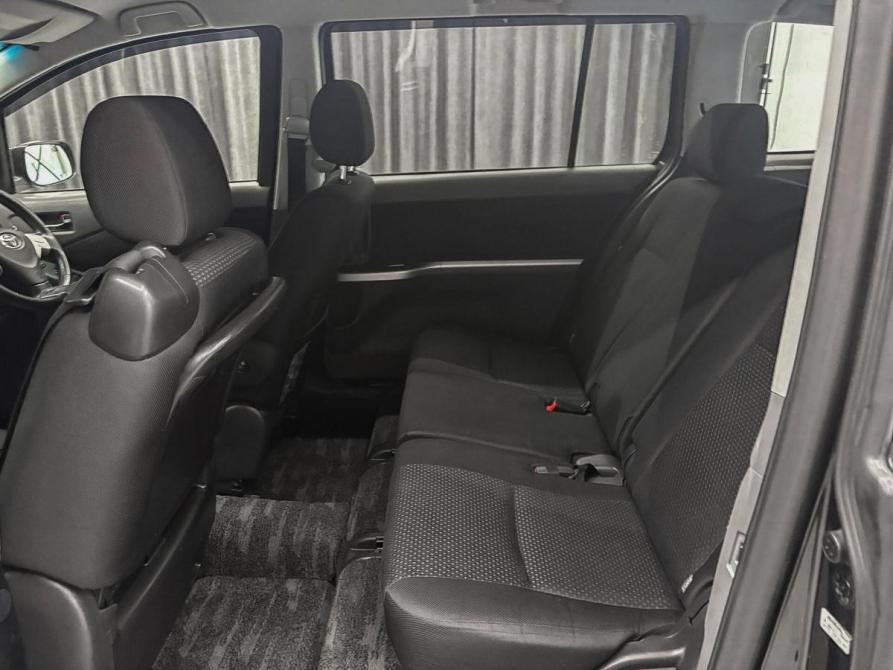 Toyota ISis I Рестайлинг Красноярск  - изображение 11