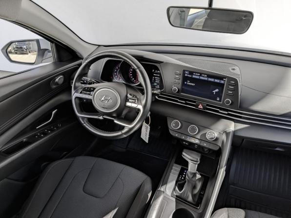 Hyundai Elantra VII (CN7) с пробегом 2022 года, цена 2 090 000 рублей, 44390 км, седан, Автокод Объявления