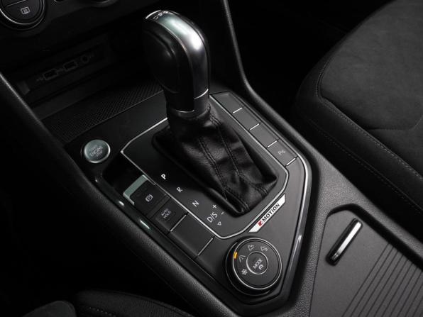 Volkswagen Tiguan II с пробегом 2018 года, цена 2 484 000 рублей, 160006 км, внедорожник, Автокод Объявления
