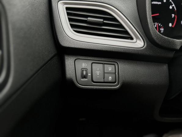 Hyundai Solaris II с пробегом 2019 года, цена 1 499 500 рублей, 76101 км, седан, Автокод Объявления
