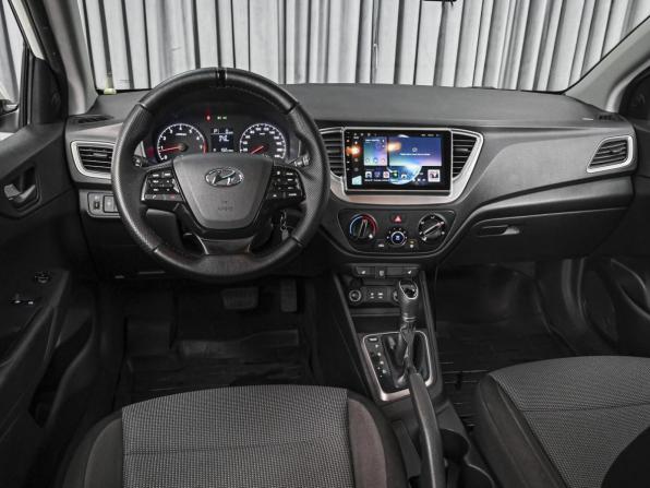 Hyundai Solaris II с пробегом 2017 года, цена 1 100 000 рублей, 123572 км, седан, Автокод Объявления
