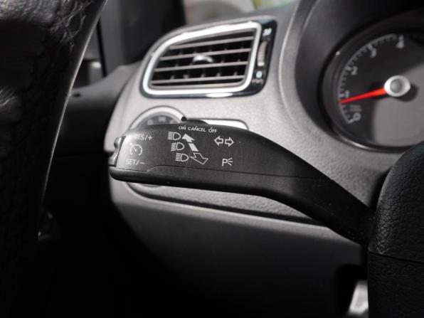 Volkswagen Polo V Рестайлинг с пробегом 2018 года, цена 1 198 000 рублей, 93482 км, седан, Автокод Объявления