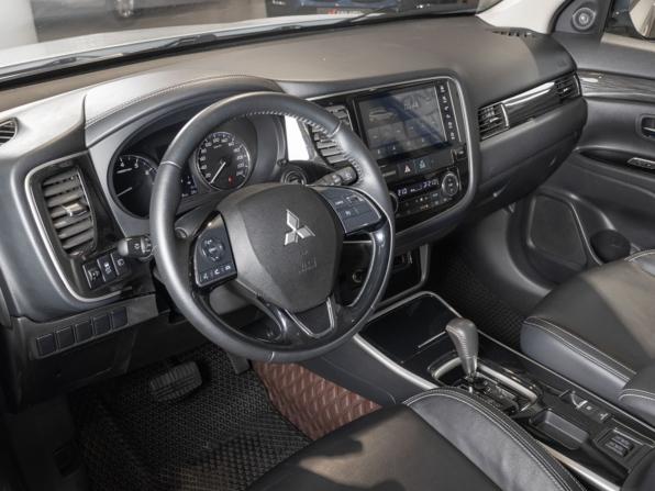 Mitsubishi Outlander III Рестайлинг 3 с пробегом 2020 года, цена 2 379 658 рублей, 32600 км, внедорожник, Автокод Объявления