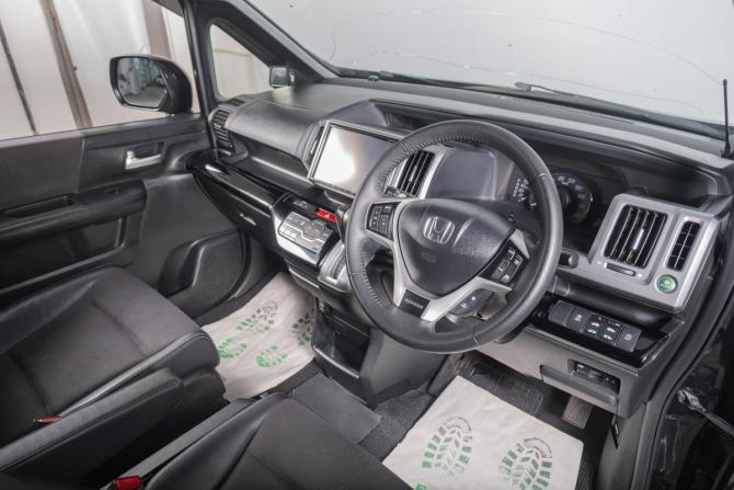 Honda Stepwgn IV Рестайлинг с пробегом 2013 года, цена 1 689 000 рублей, 171600 км, минивэн, Автокод Объявления