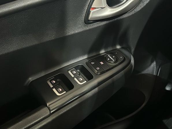 Kia Rio IV Рестайлинг с пробегом 2021 года, цена 1 659 000 рублей, 80125 км, седан, Автокод Объявления