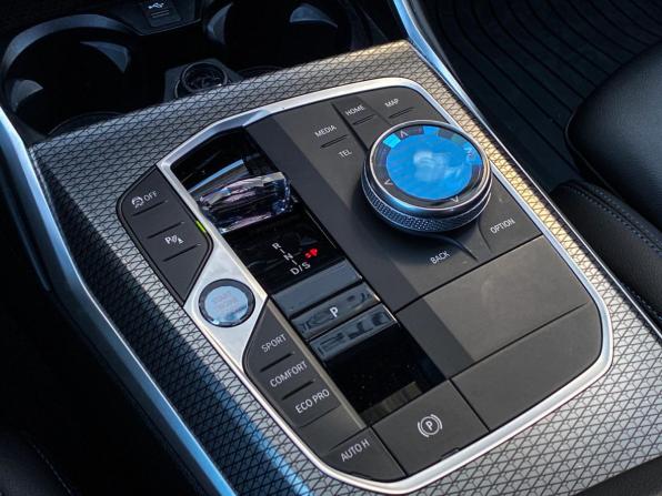 BMW 3 серии VII (G2x) Рестайлинг с пробегом 2022 года, цена 4 995 000 рублей, 57000 км, седан, Автокод Объявления