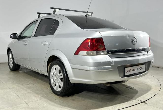 Opel Astra H Рестайлинг с пробегом 2013 года, цена 340 000 рублей, 322000 км, седан, Автокод Объявления