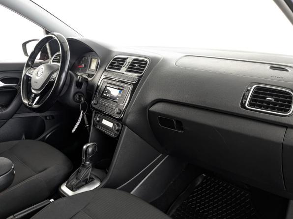 Volkswagen Polo V Рестайлинг с пробегом 2017 года, цена 1 300 000 рублей, 68163 км, седан, Автокод Объявления