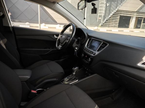 Hyundai Solaris II с пробегом 2019 года, цена 1 355 000 рублей, 111779 км, седан, Автокод Объявления