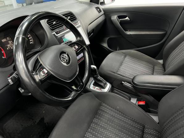 Volkswagen Polo V Рестайлинг с пробегом 2015 года, цена 990 000 рублей, 192379 км, седан, Автокод Объявления