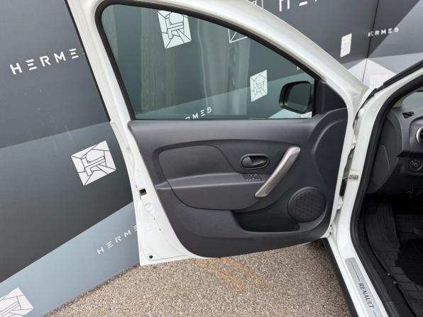 Renault Sandero II Рестайлинг с пробегом 2021 года, цена 1 199 000 рублей, 94014 км, хэтчбек, Автокод Объявления